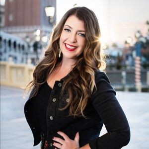 Meet your Posher, Christina